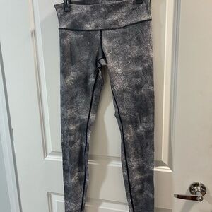 Gray Patterned Leggings Lululemon White And Black Chevron Leggings Size 8